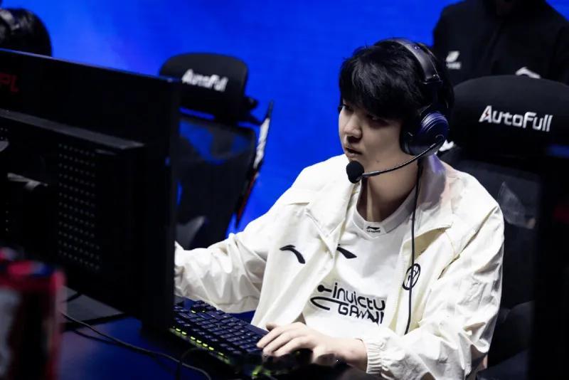 iG双杀TES 是不是小看IG了？TES这个对线都扛不住啊，低估实力了！恭喜IG