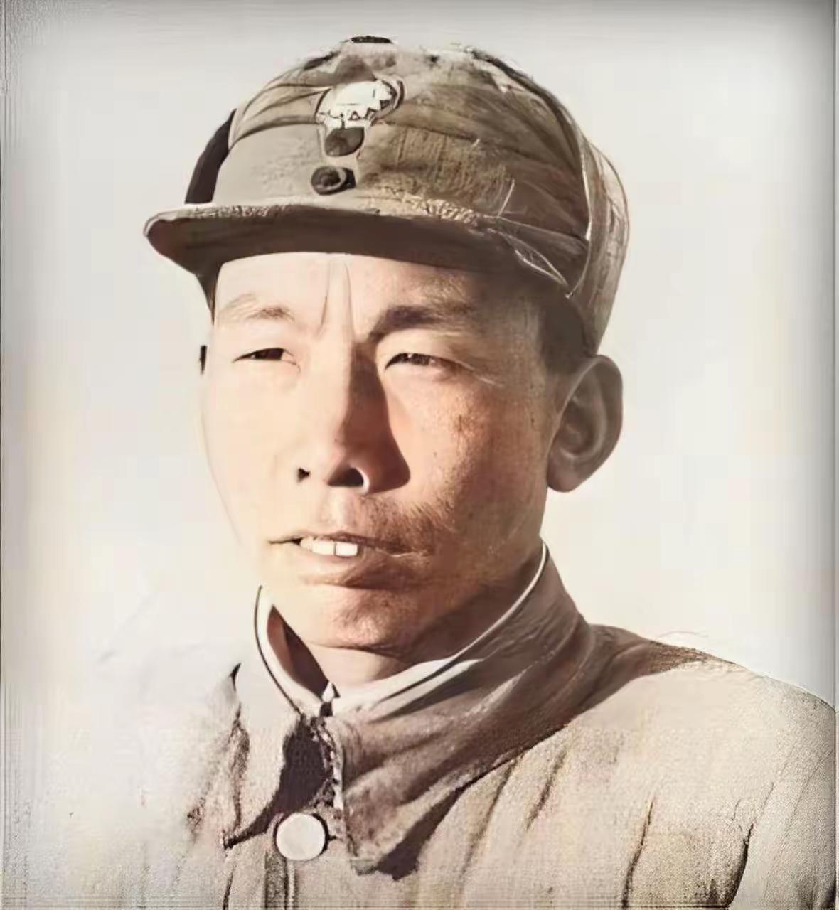 1945年的邯郸战役中，一名25岁的国军被感化过后，轻蔑地说：“这么穷，一个连才