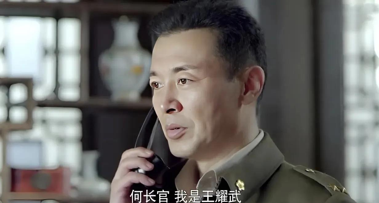 王耀武情商极高，很善于笼络上司和同僚。他每次去参加高级会议或晋见长官时，口袋里总