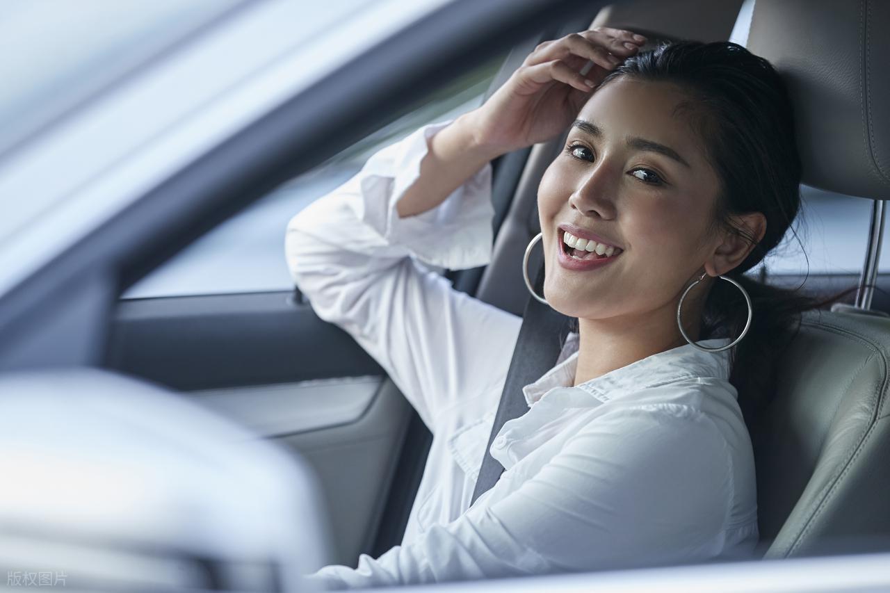 注意！后排乘客未系安全带将被处罚

2026年4月1日起，全国范围内针对后排乘客