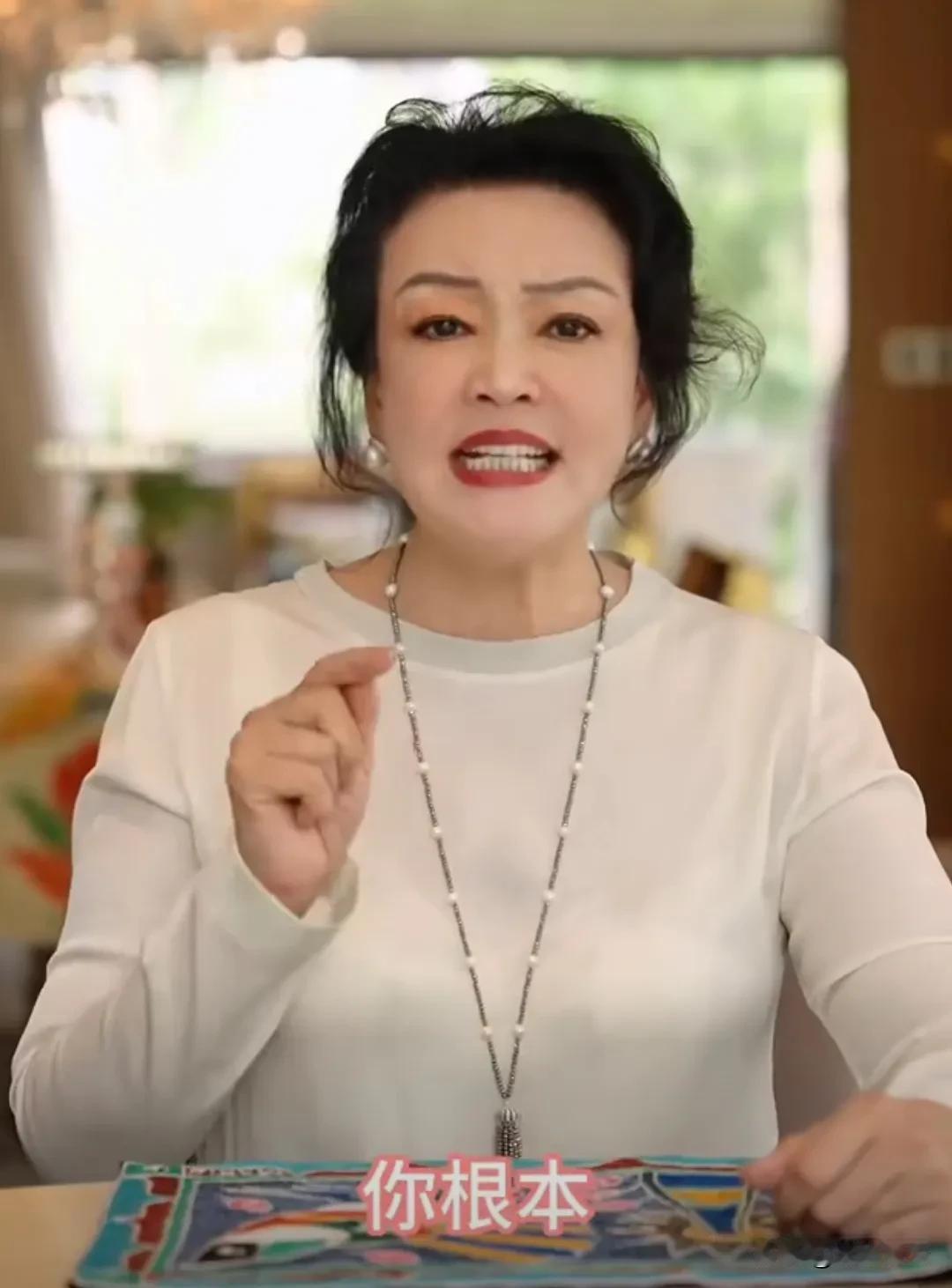 哇塞！汪小菲要有继父了吗？
​法国街头的张兰，大大方方的秀恩爱，主动介绍身边男士