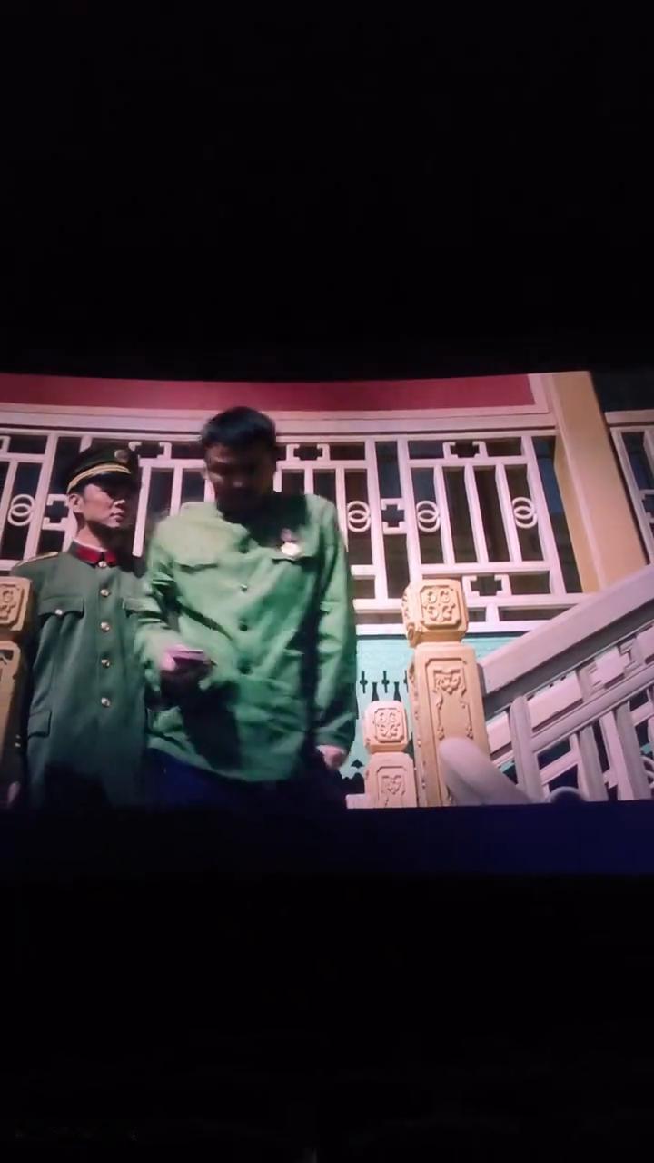 警察这差事就是保一方平安，遇见刀子得上，见着老百姓得让。这大壳帽是平着老百姓的，