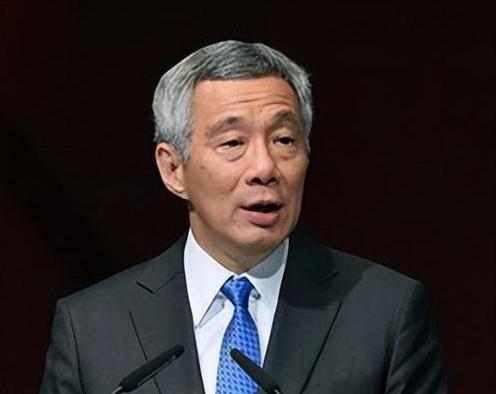 新加坡领导人到处提醒西方“别被中国超了”，表面上是替老朋友着急，骨子里是替港口、