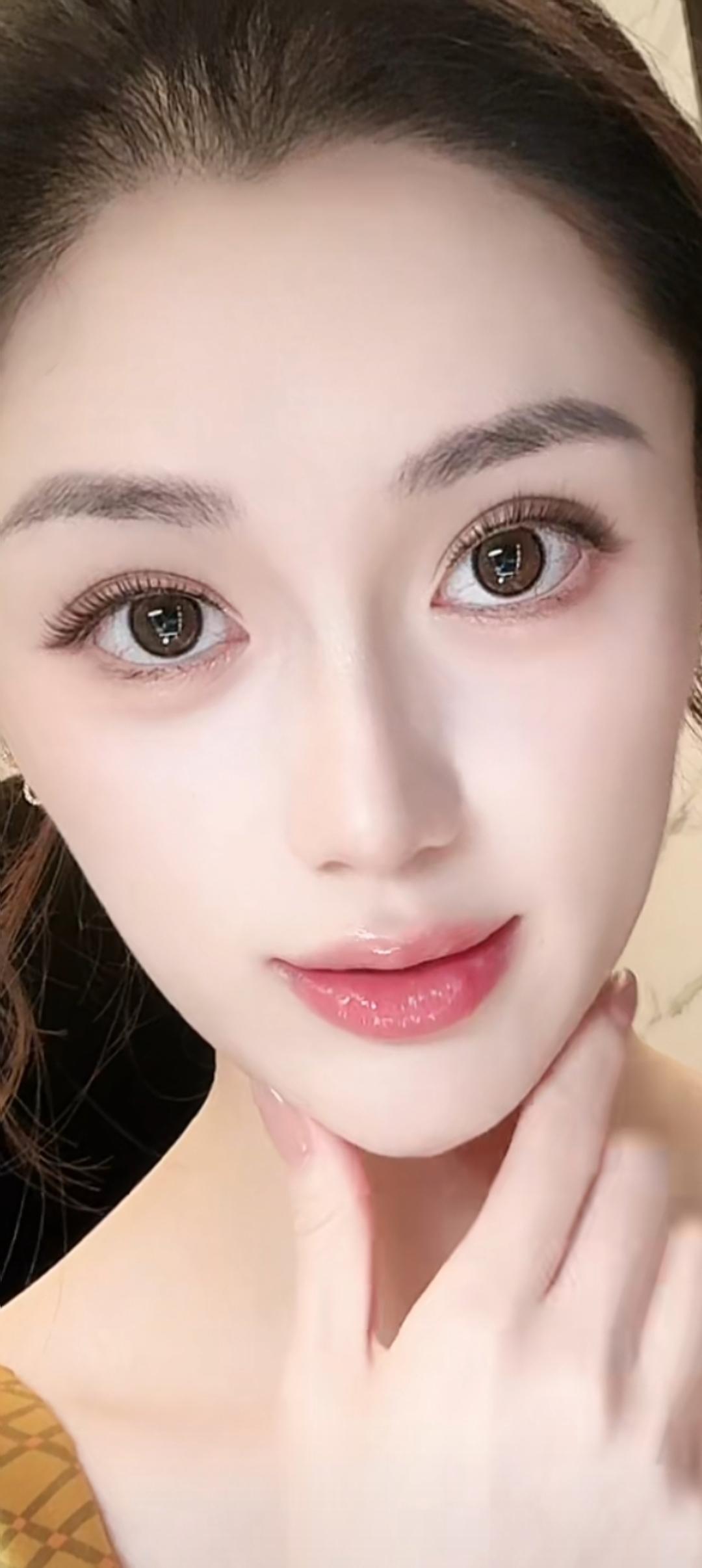 这姑娘眼妆真好看！