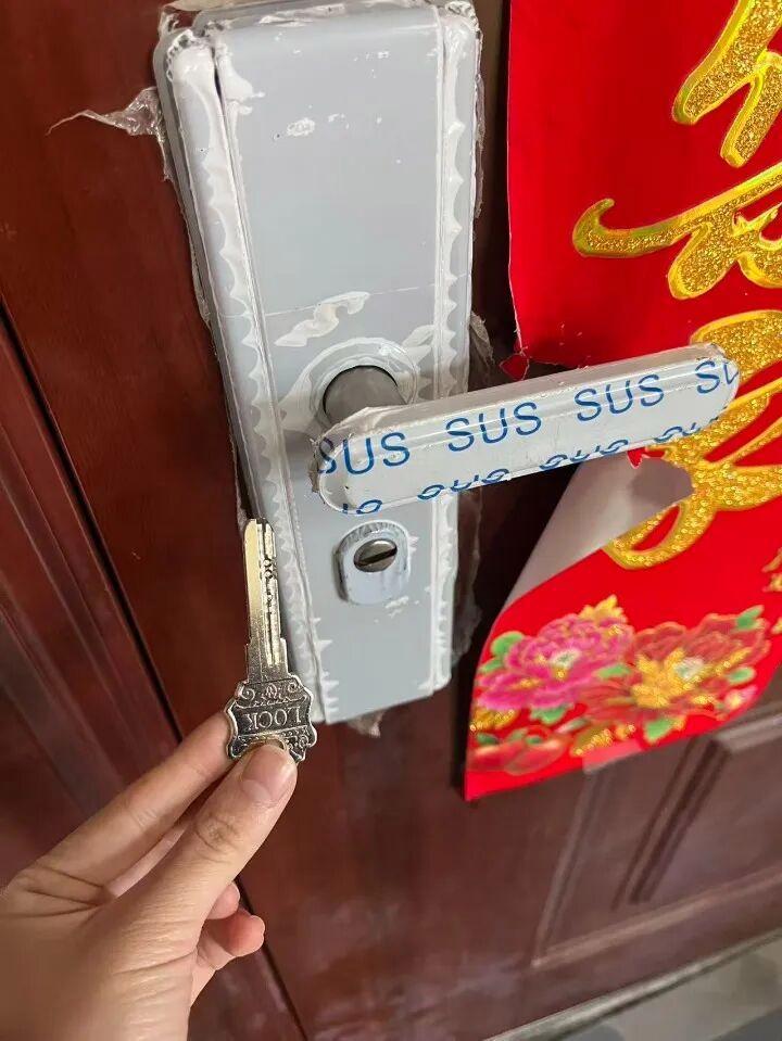 女子遭遇“天价开锁”，半小时收4170元

11月14日傍晚，合肥一名在校大学生