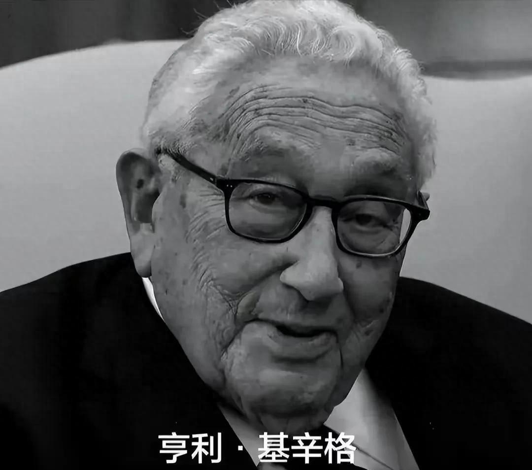 1971年基辛格即将首次访华时，因紧张而思考是否应该给周恩来行叩首礼？
1971