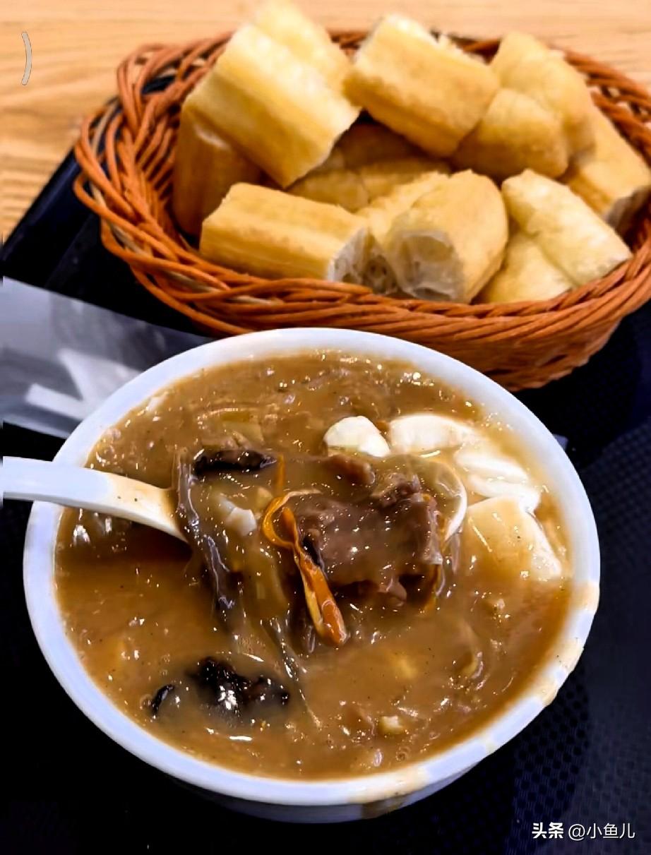 再忙也别亏待早餐呀！

一碗热粥、一个煎蛋、几片面包，简单一口热乎的，就能给身体