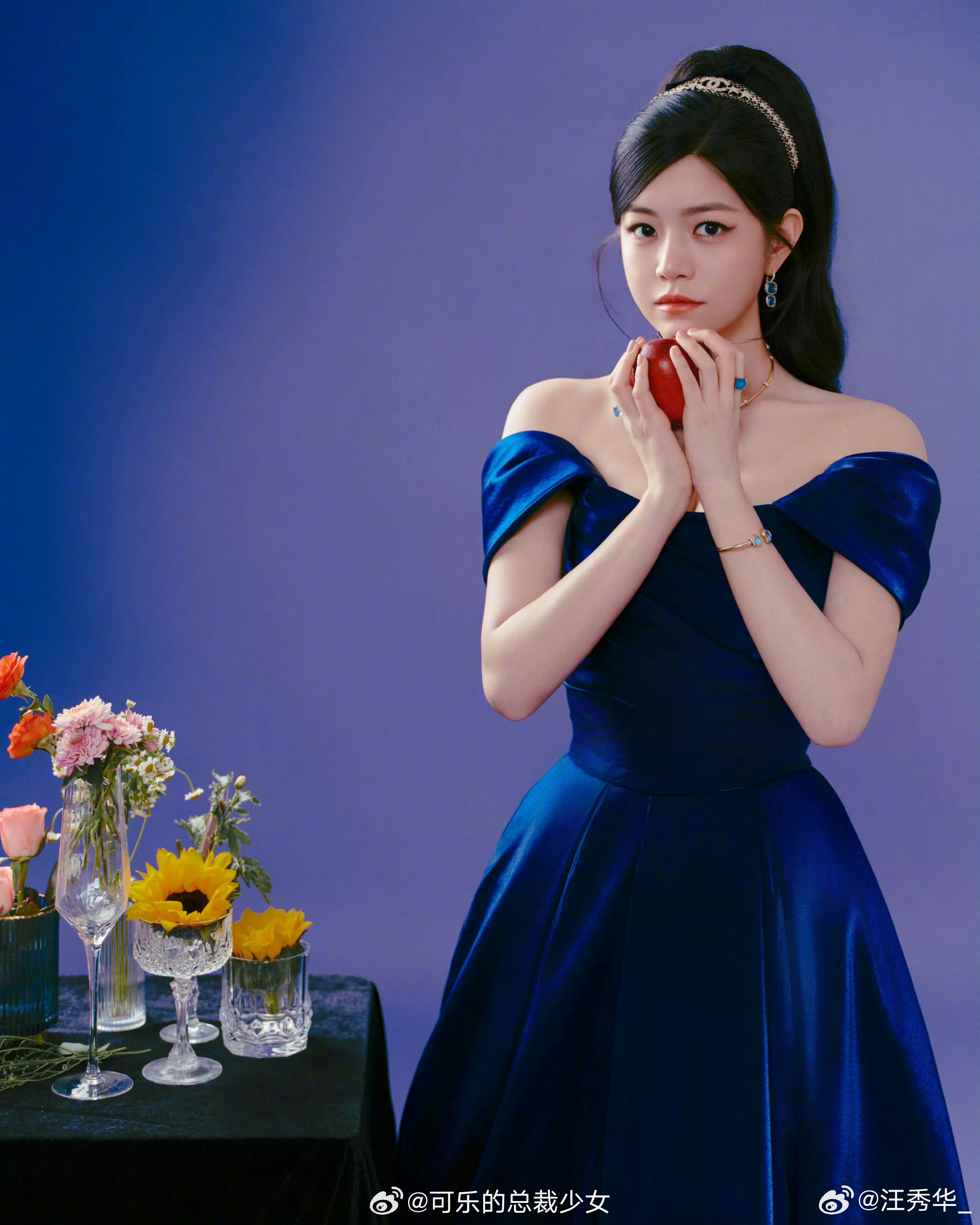 看得出她是公主陈妍希时尚芭莎盛典直击！蓝色丝绒长裙美到失语，温婉大气拿捏全场✨看