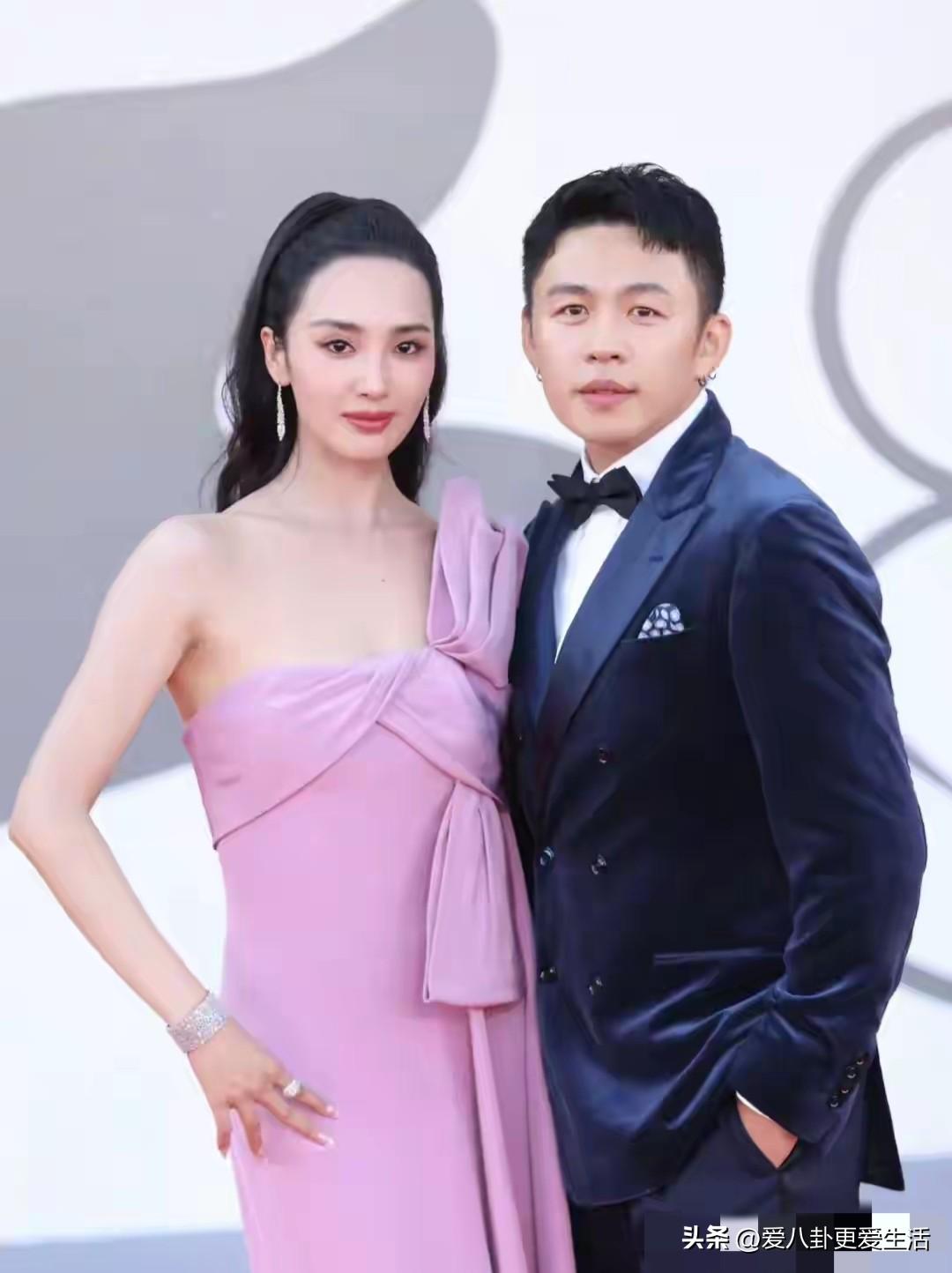 王紫璇与李鸿其这一对情侣搭档，又一次闪耀威尼斯。
2023年9月，李鸿其凭导演处