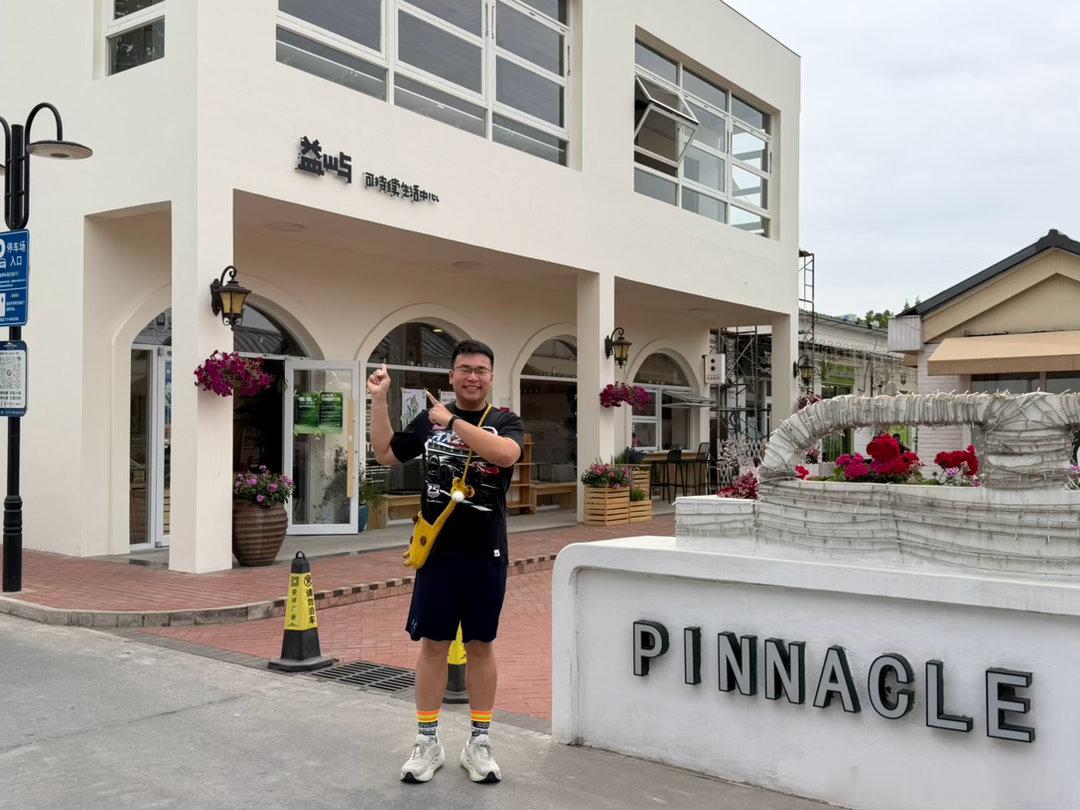 2026北京车展Day 3，停好车走过来路上，在荣祥广场看到非常有意思的店：益屿