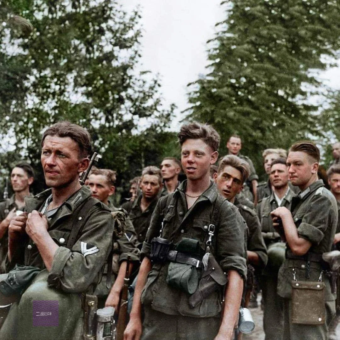 1942年7月，在不伦瑞克行动中，德国国防军士兵正在南区推进。 不伦瑞...