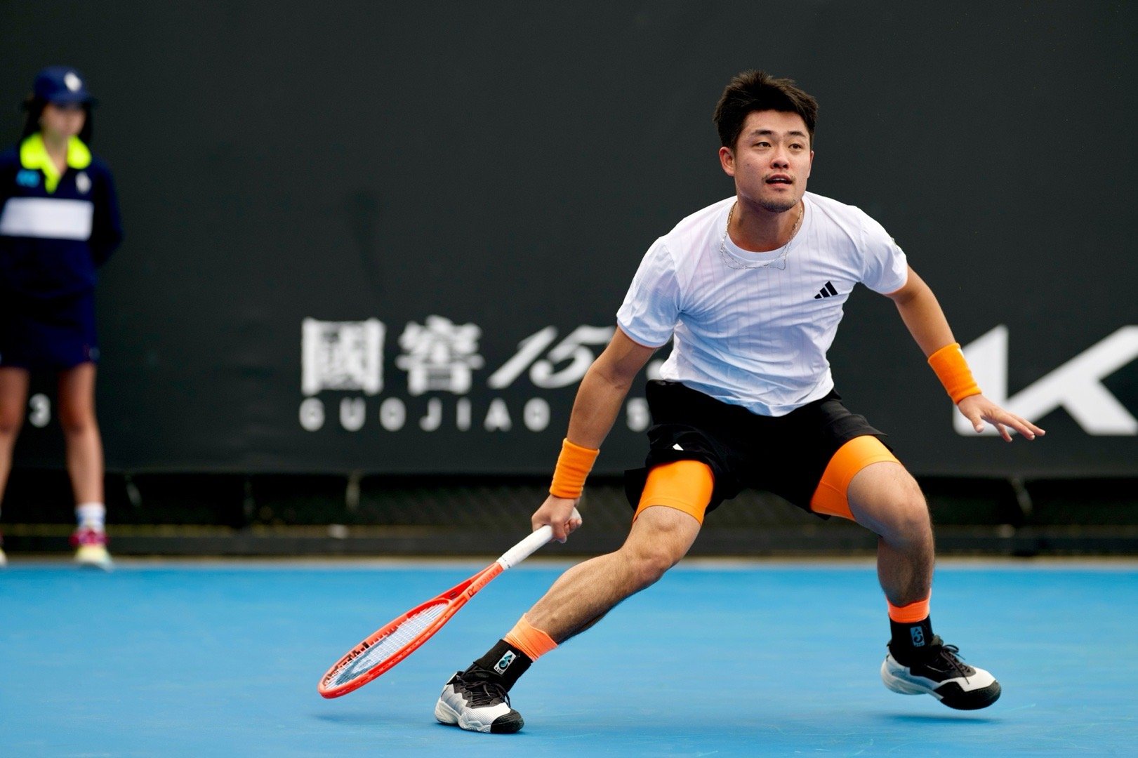 在2026澳网资格赛首轮中，🇨🇳吴易昺7-5 6-4，全场耗时1小时40分战