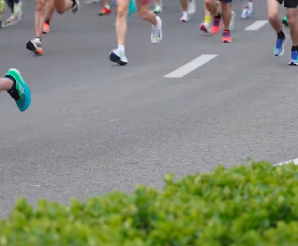 马拉松赛前的仪式感马拉松的仪式感，是对赛道的敬畏，更是对自己的鼓劲。它不是形式主