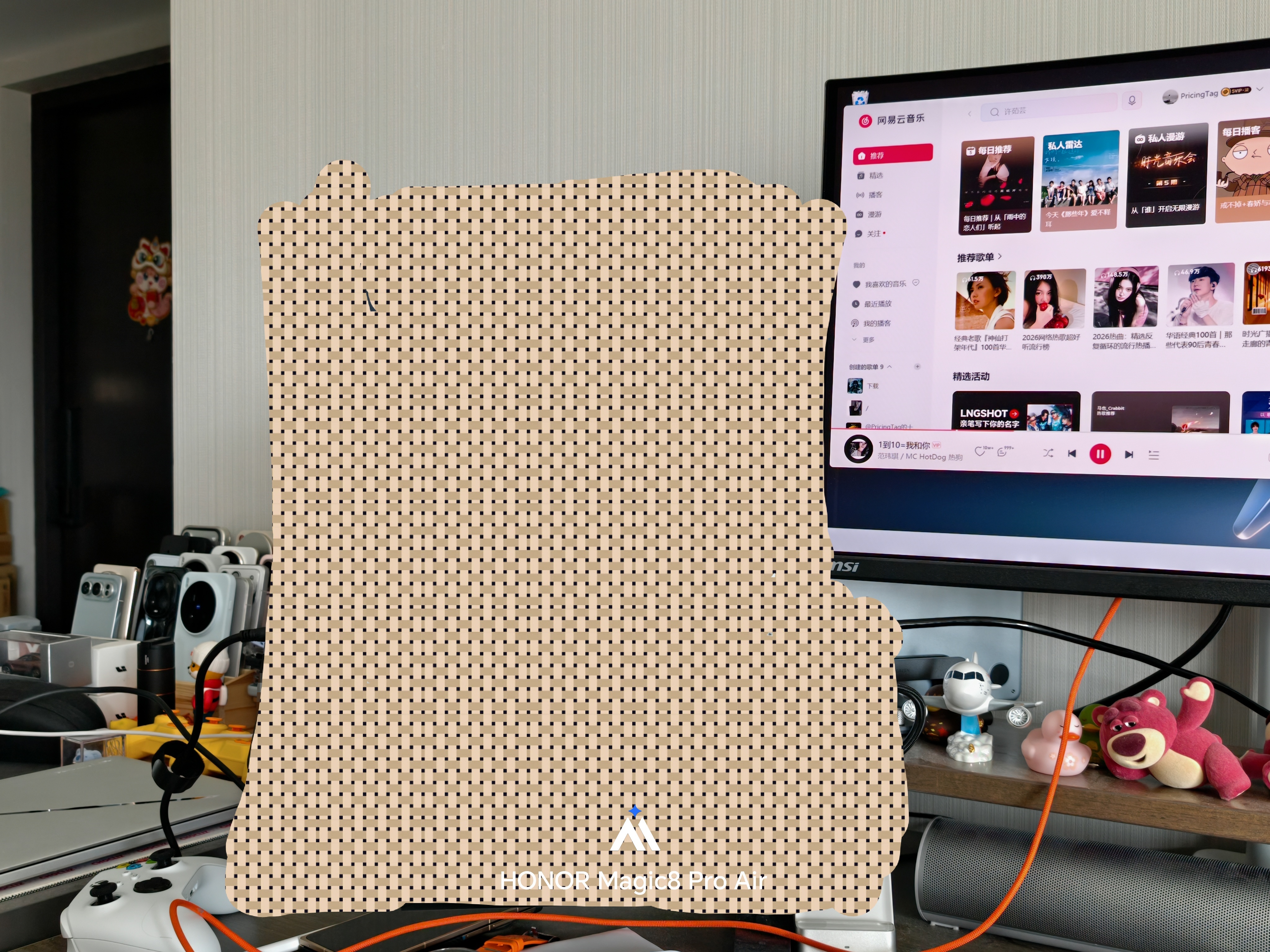 用上了一台神秘新机，很牛逼的那种可惜公关特地叮嘱不让露出来，不然就给大家看看了