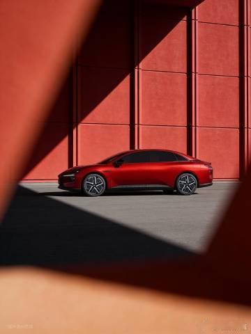 小鹏MONA M03官方改色「车厘子红」耀目上新！小鹏MONA官方改色车厘子红即