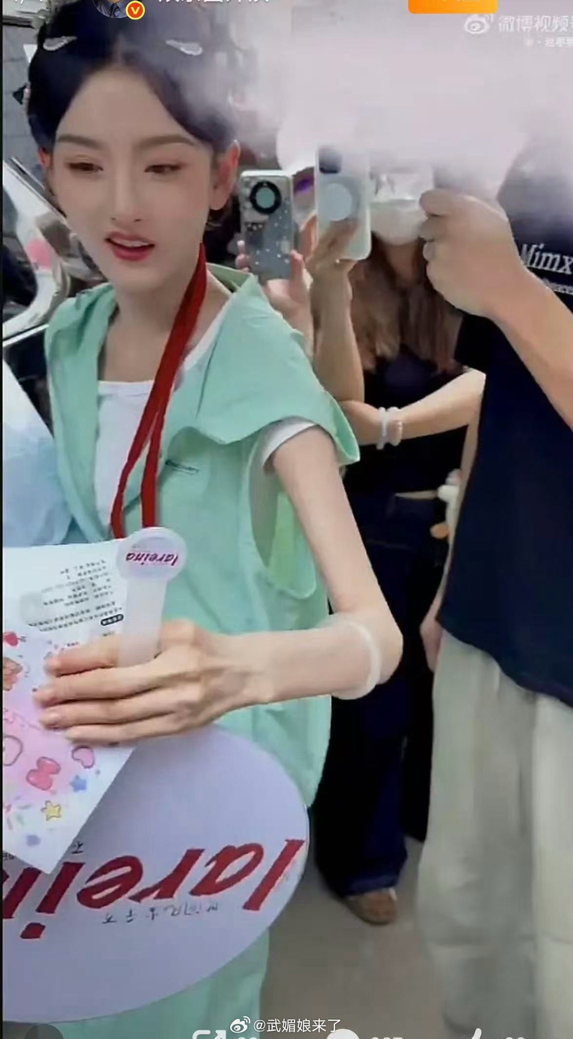 宋祖儿怎么瘦成这样了，身上还有肉吗，瘦得有点可怕