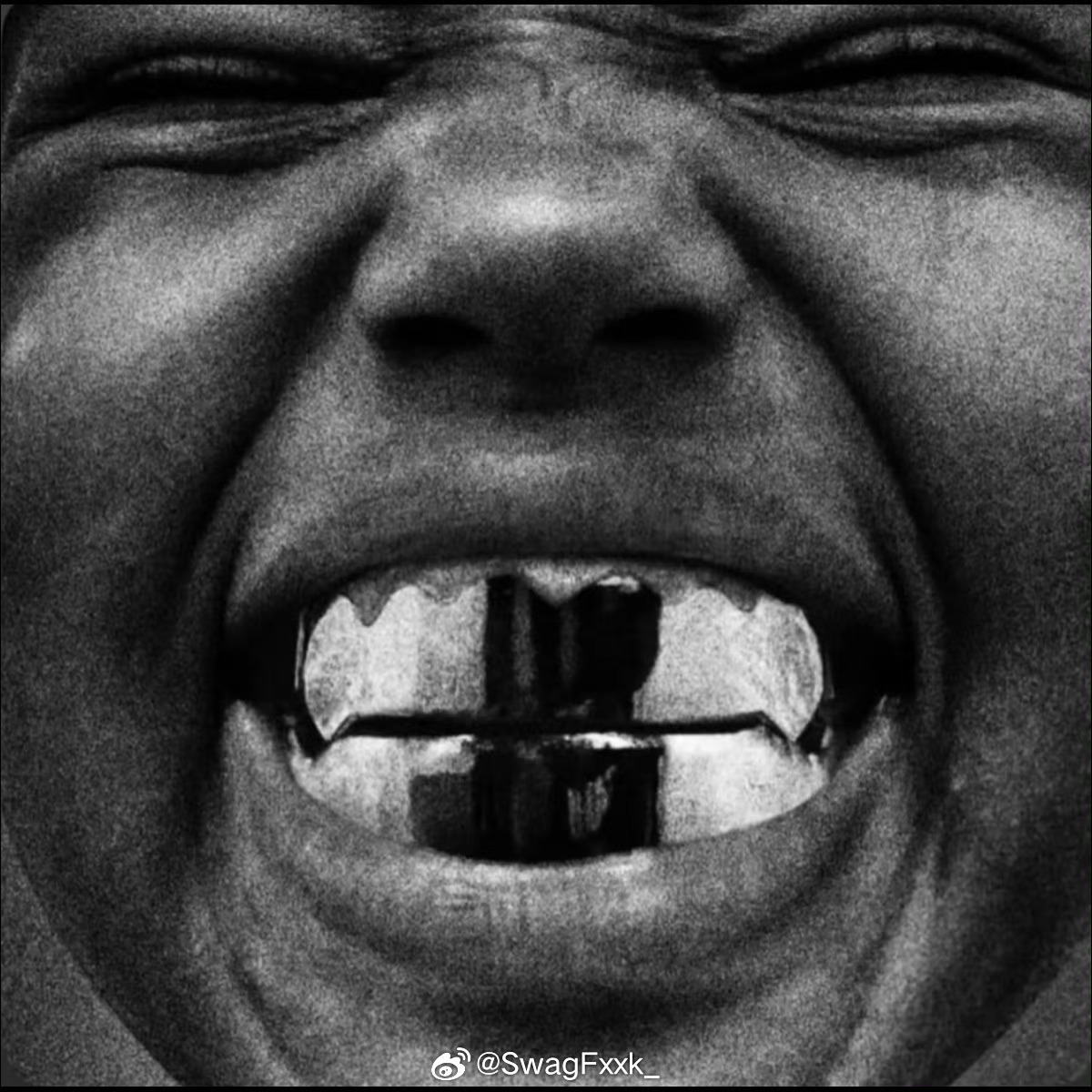 Kanye的原定今天发布的新专辑《Bully》不出意外的出意外了...27号马上