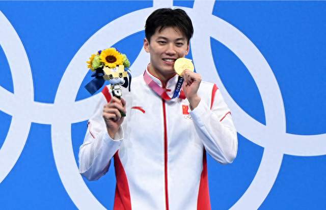 汪顺慢了2秒14，却说足够完美！刘翔退役11年，被问买断或当教练