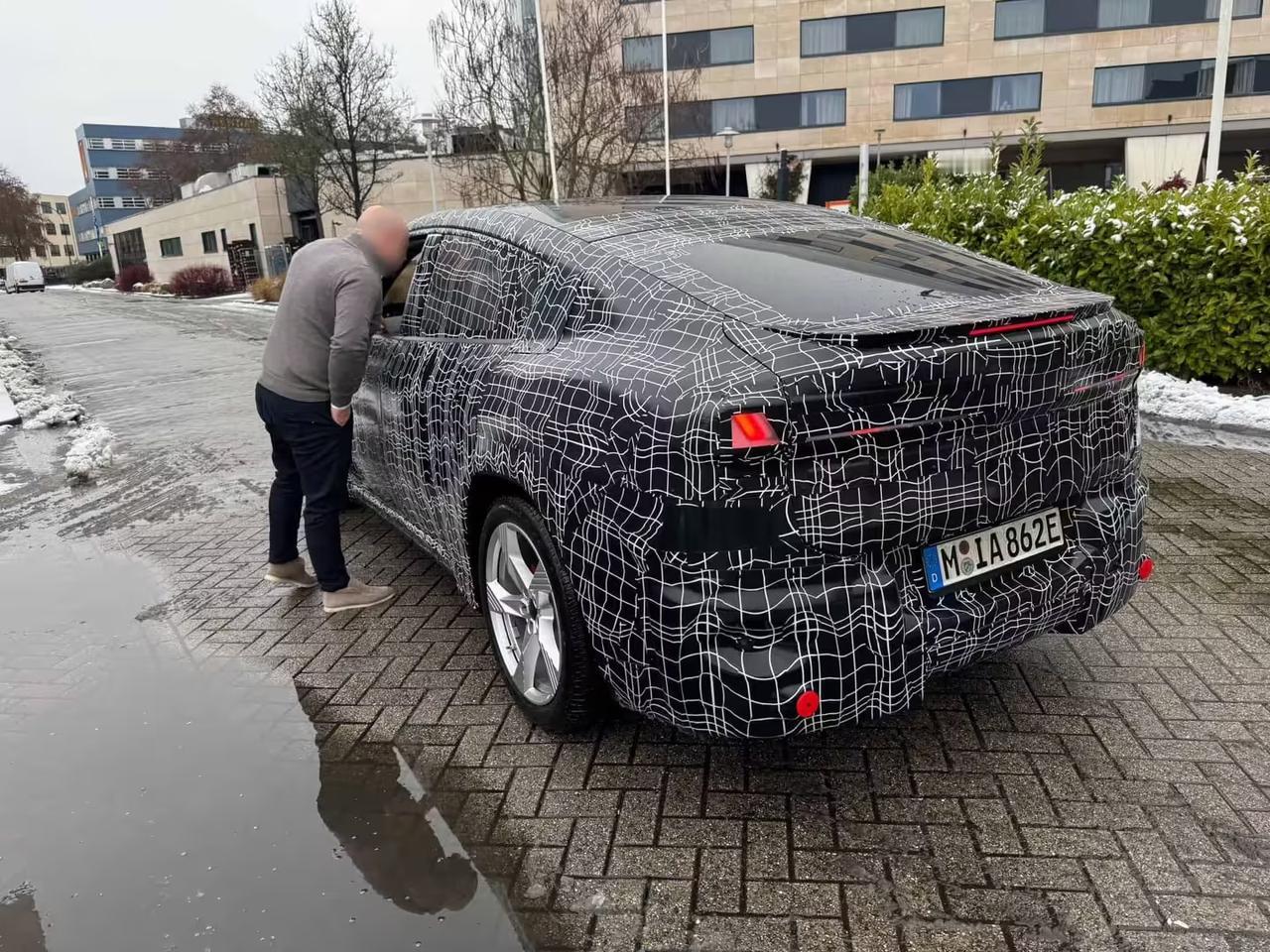 宝马iX4伪装车曝光！燃油X4彻底拜拜，新世代纯电轿跑要来了[吃瓜群众]

比燃