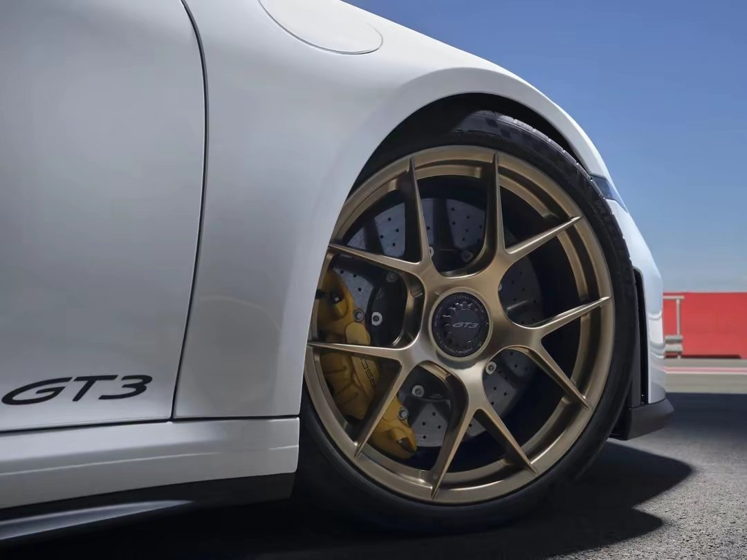 保时捷 911 GT3 是保时捷 911 系列的一款高性能车型。10月19日，代