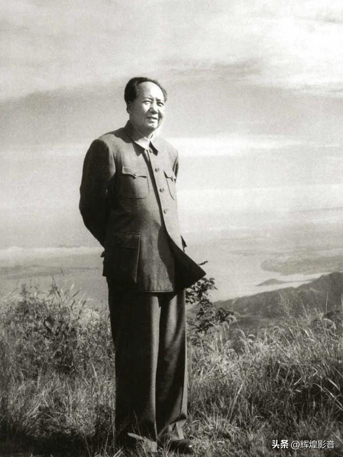 🎊春和景明，福耀九州！🙏敬爱的毛主席，感念您坚韧风骨，铭记不朽从容气度！暮色