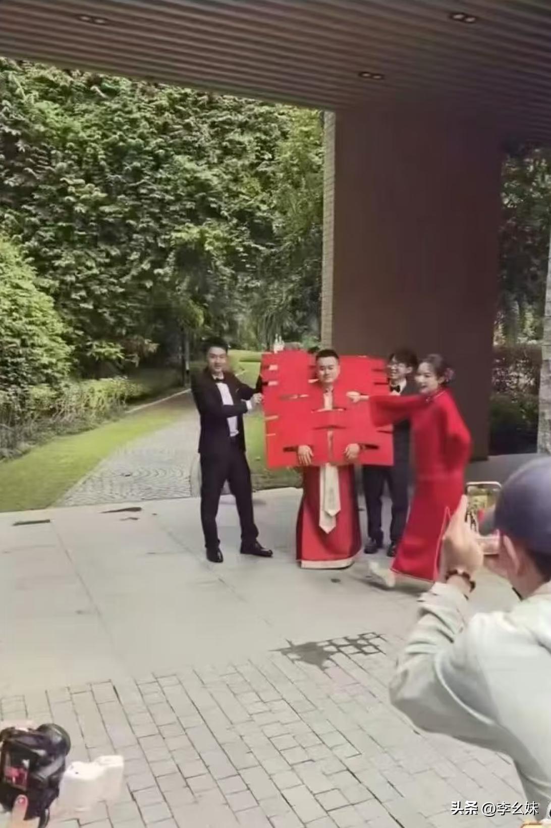 四个苦字套牢了