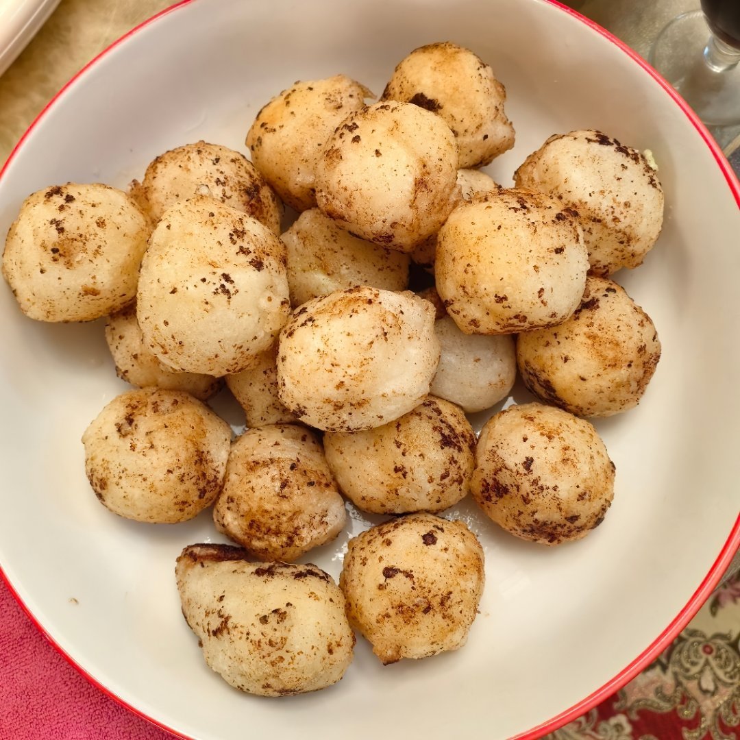 家人们晚饭都吃了吗？我吃的炸的巧克力馅的元宵 