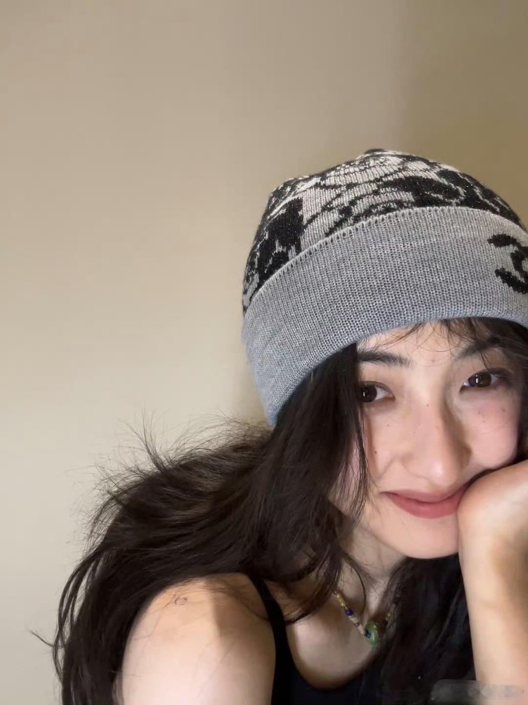 张子枫纹身 妹妹越来越有个性了，花漾少女真的怀疑本色出演