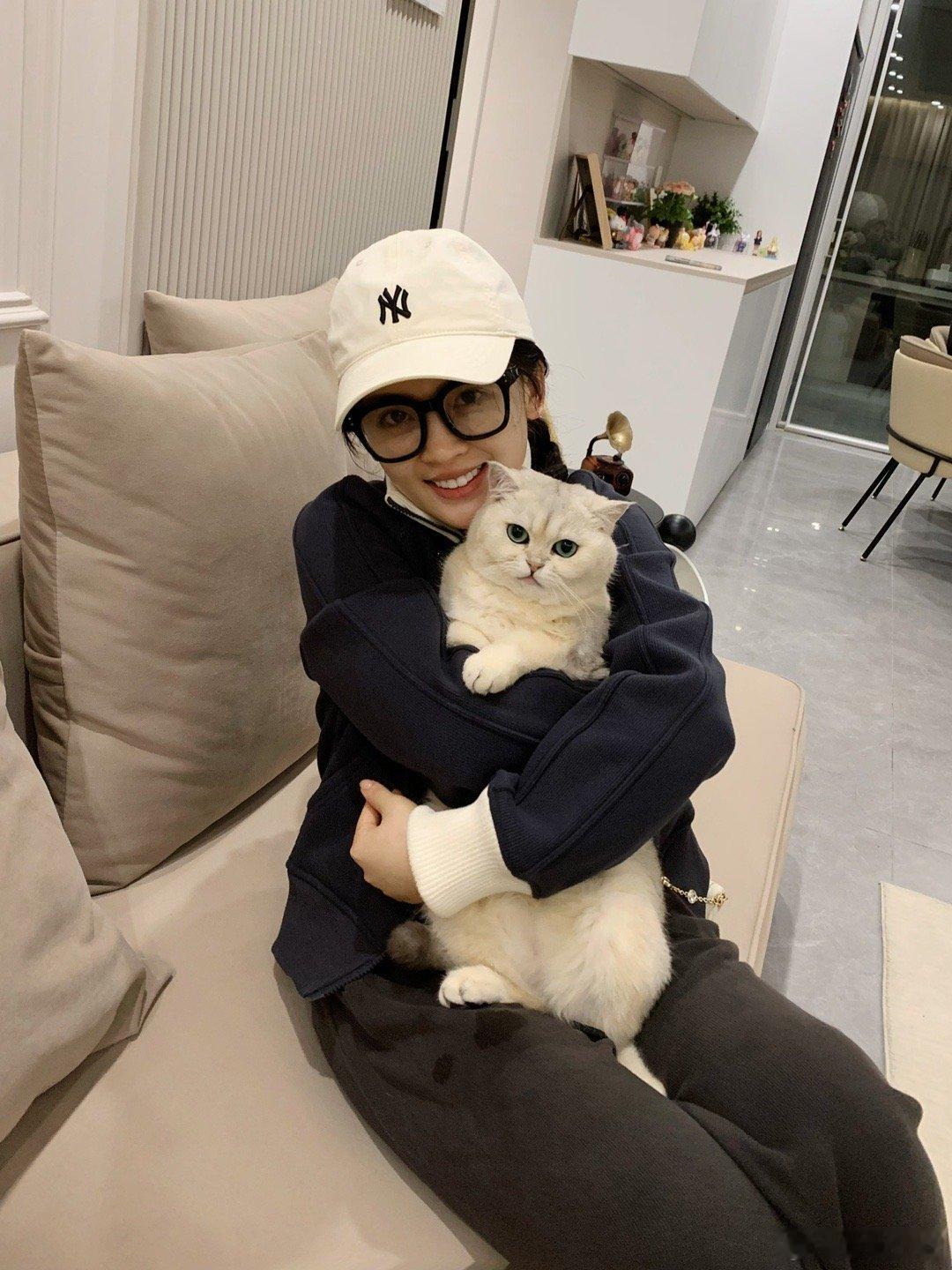 周五啰 可以安心在家撸🐱了 ​​​