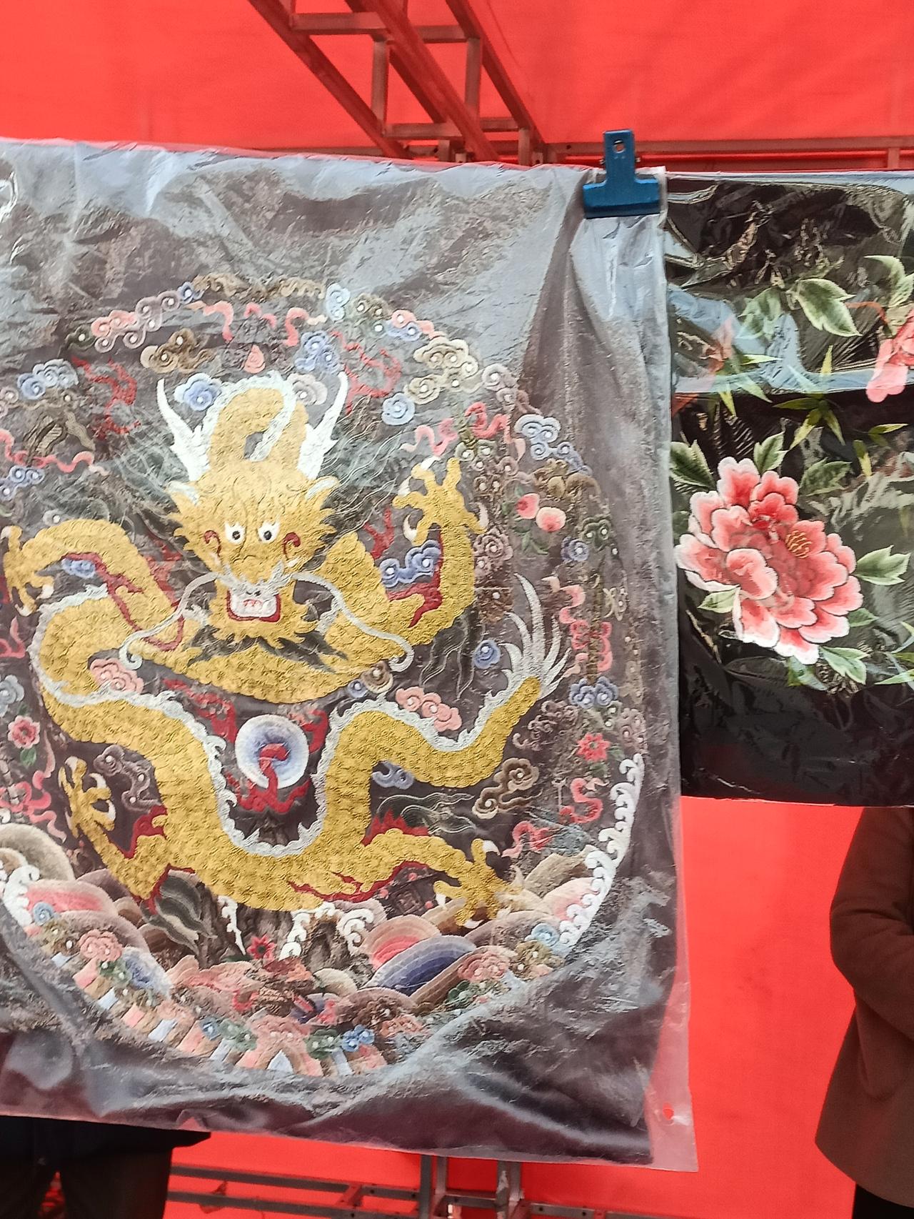 什么样的人活得最幸福？我觉得是软硬件平衡的人。
首先得认知清晰，不把精力浪费在无