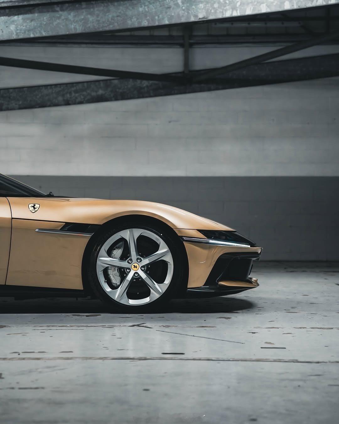 金色战车[舔屏][舔屏][舔屏]Ferrari12 Cilindri ​​​