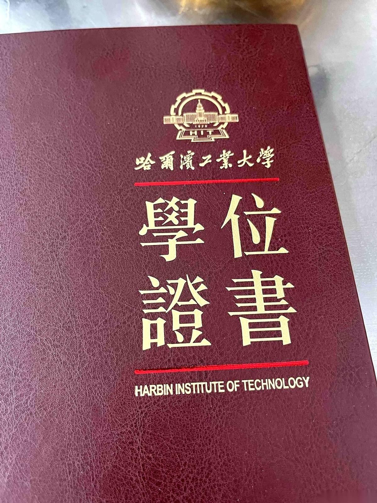 三十四十万年薪的offer，说撕就撕了。
就为了女朋友一句“想要安稳”。
现在好