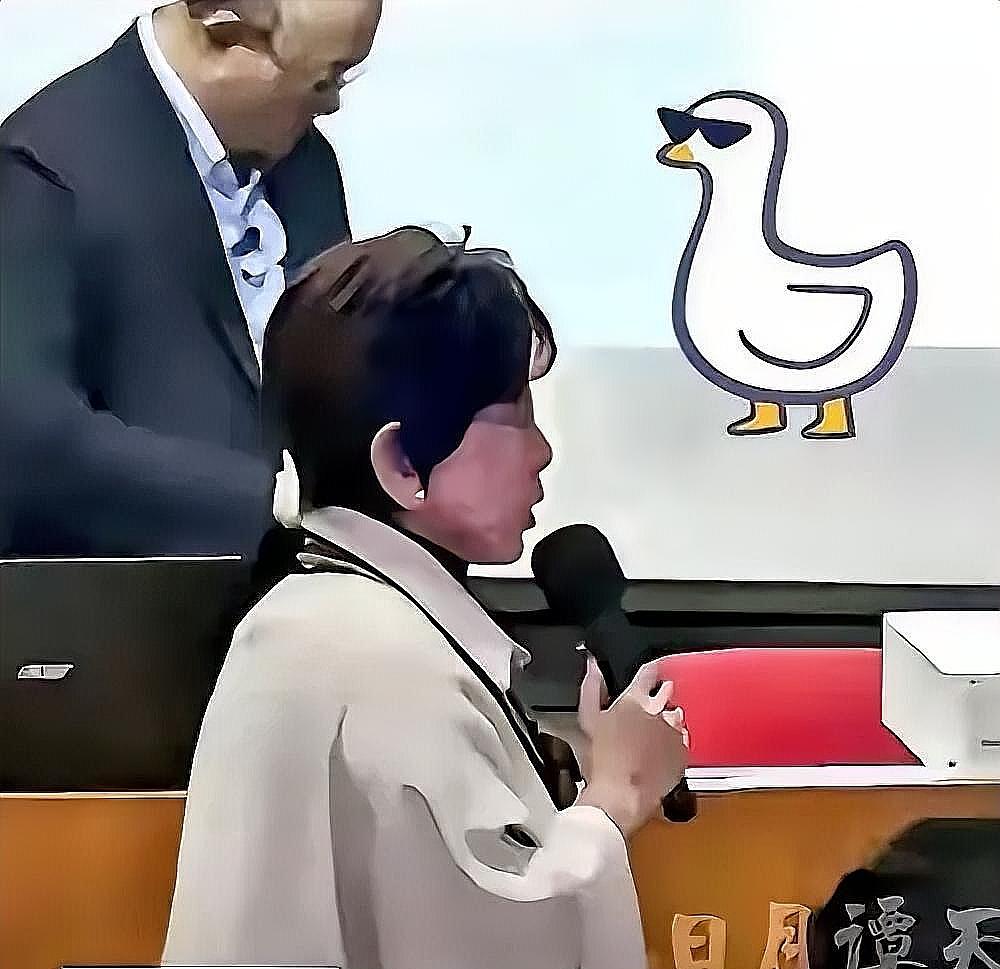 美军火未到，洪秀柱怒喊“别丢魂”：台湾的活路，从不是靠美国旧货
 
111亿美元