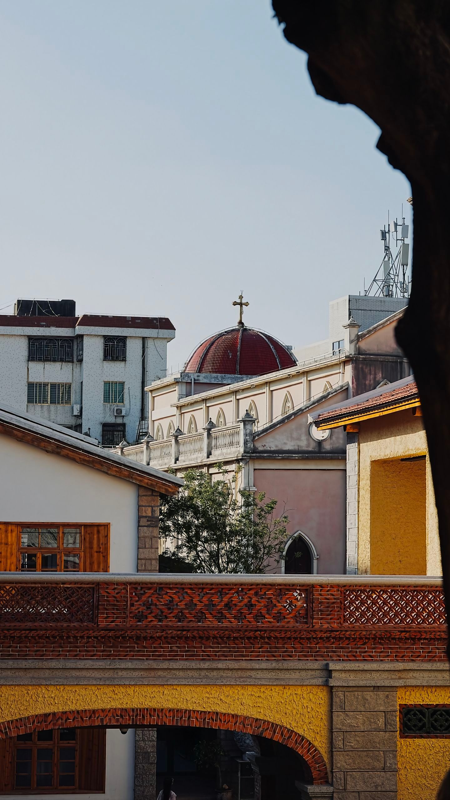 感知幸福中国福建行 今天走进泉州工艺美术合作社，迎面而来的不是冰冷的钢筋水泥，而