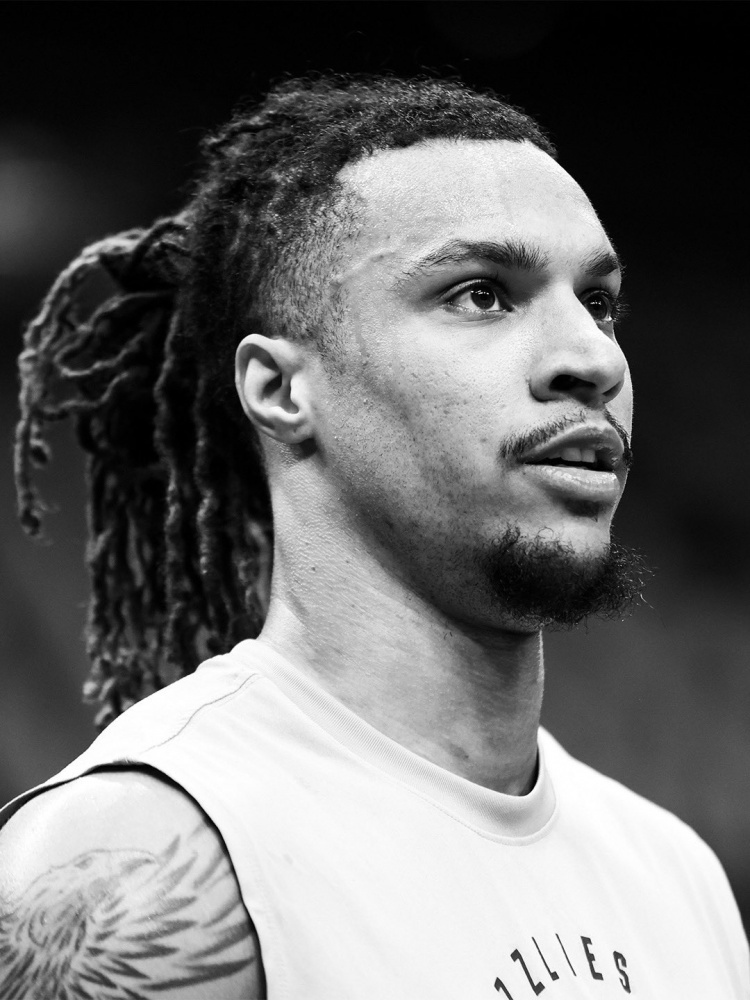 NBA[超话] 灰熊官方：球队将在揭幕战默哀缅怀克拉克 整季将佩戴其球衣补丁 ​