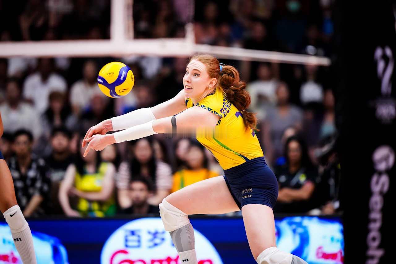 意大利女排3-2巴西女排（半决赛）巴西女排主攻伯格曼8分（30扣6中3失误6被拦