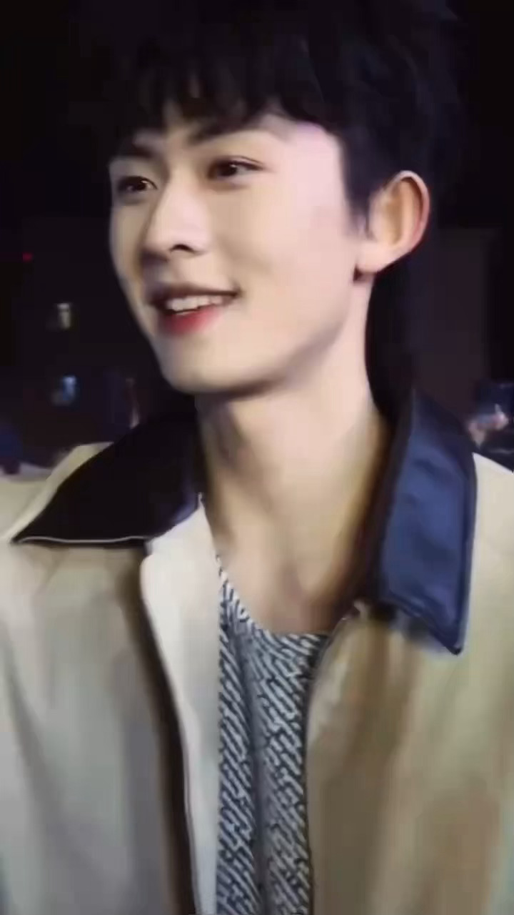 陈添祥  安利陈添祥 祝添添儿新剧开机大吉，拍摄顺利小卷毛好可爱呢