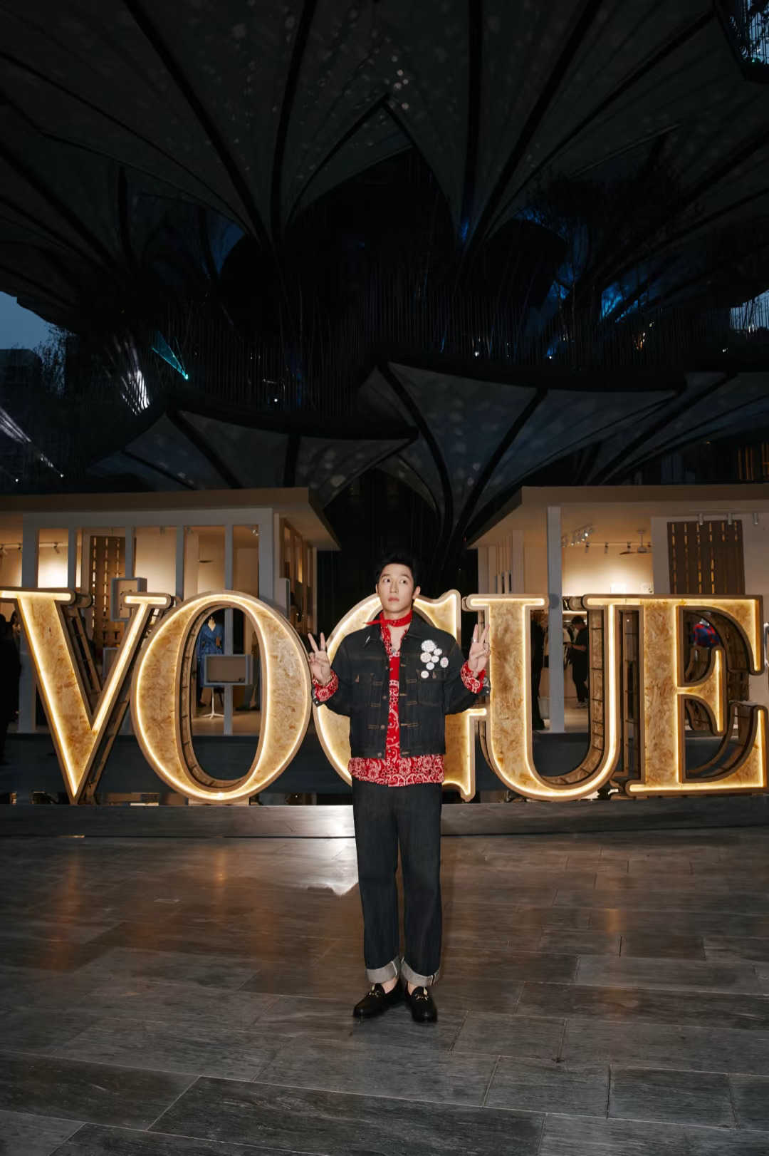 VOGUE实习生孙阳今天下班啦✌🏻✌🏻