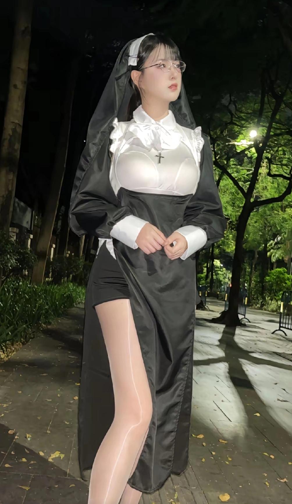 上联：雨下千条线，邀对下联风吹万丝绪