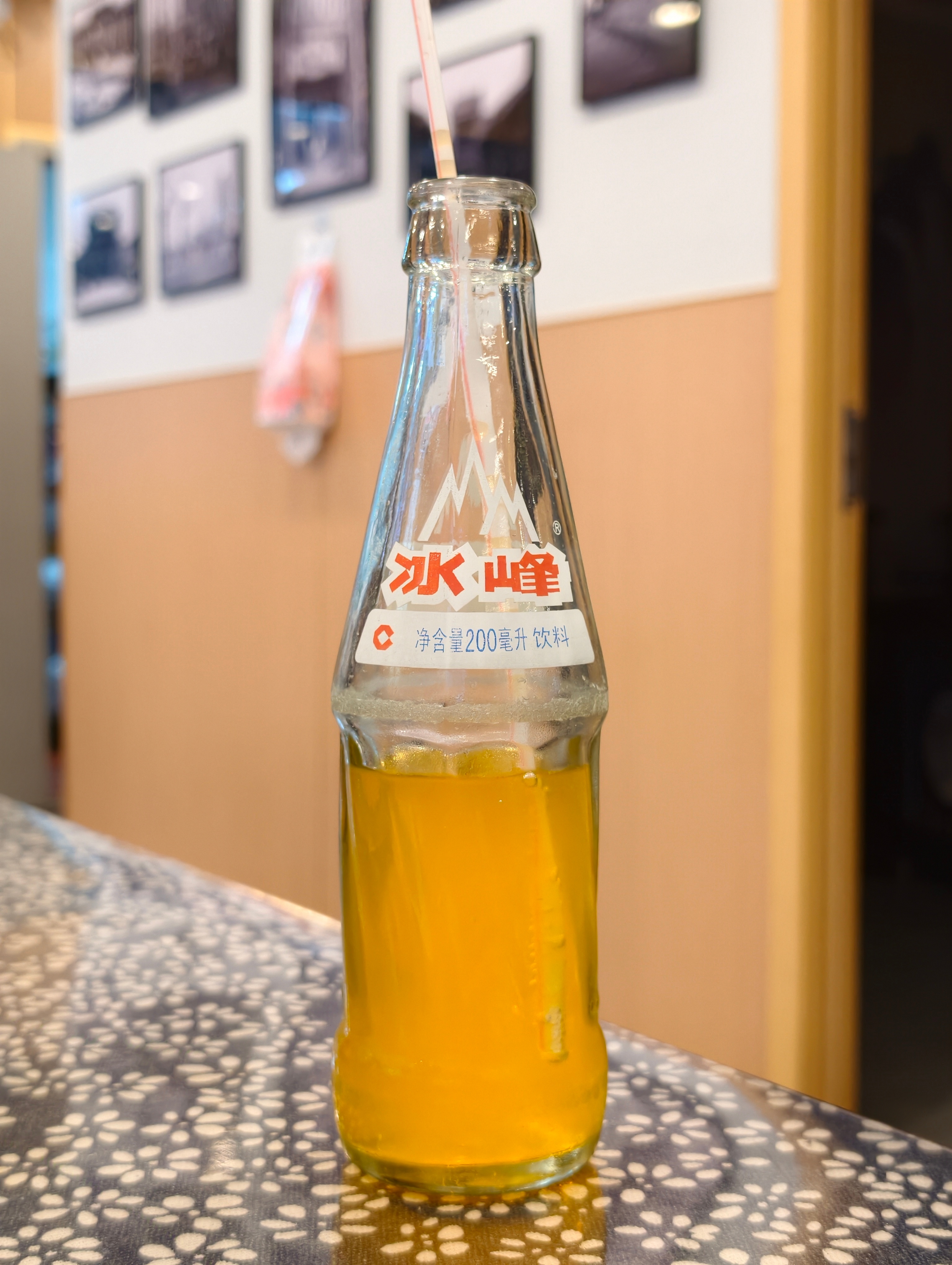 本来不想喝碳酸饮料的，但一块钱一瓶的冰峰就来几瓶吧 西安