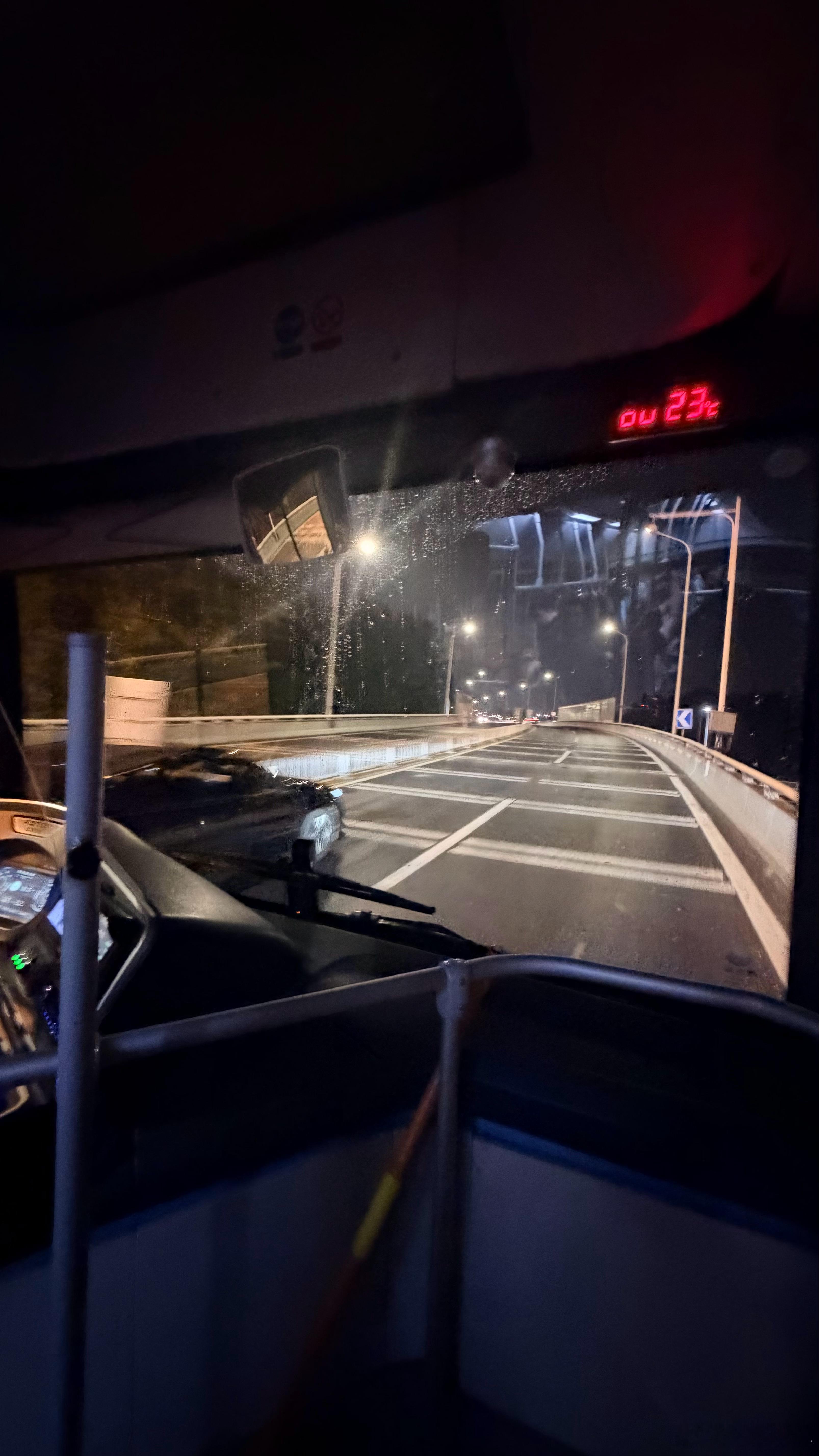 好消息 回北京了坏消息 我车在 t3  落在 t2 了有摆渡这半个小时 我开车都