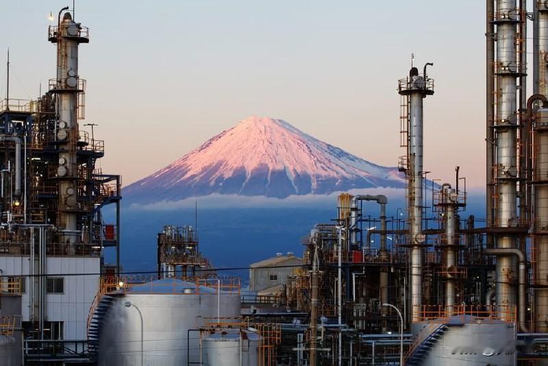 日本不会放弃俄罗斯天然气。
 
日本工业大臣赤泽亮晖表示，萨哈林2号项目的液化天