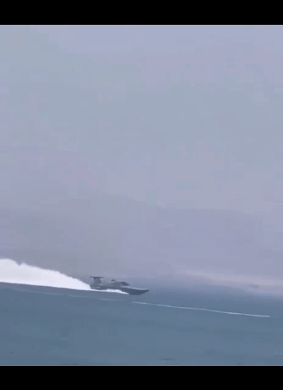 特朗普每天在社交媒体上喊“伊朗海军已被摧毁”，喊得自己都快信了。但4月27日卫星