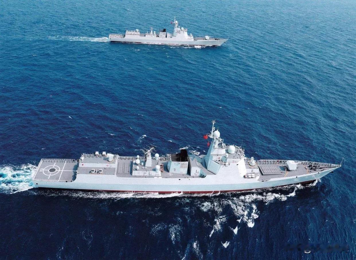 很多军迷疑惑：055万吨大驱，吨位、火力放在全世界妥妥是巡洋舰级别，为什么海军坚
