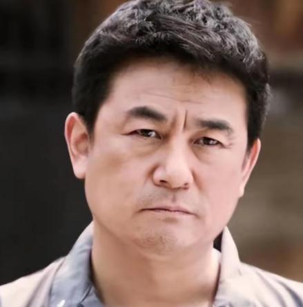 山东演员李洪涛36岁向妻子提离婚，原因不是出轨，是穷到觉得耽误了人家，妻子一句话