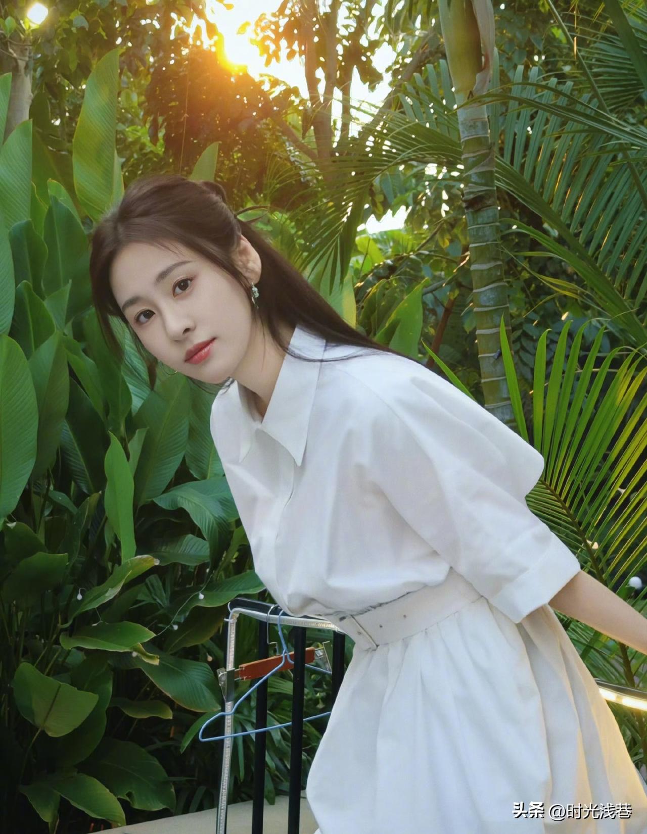 张碧晨的眼神如清澈见底的湖水一样干净纯净！满满的少女感！