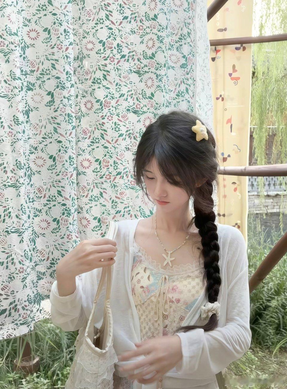 每日能量 可有，可无，可去，可留便是智慧。知进，知退，能输，能赢便是格局。能拿，