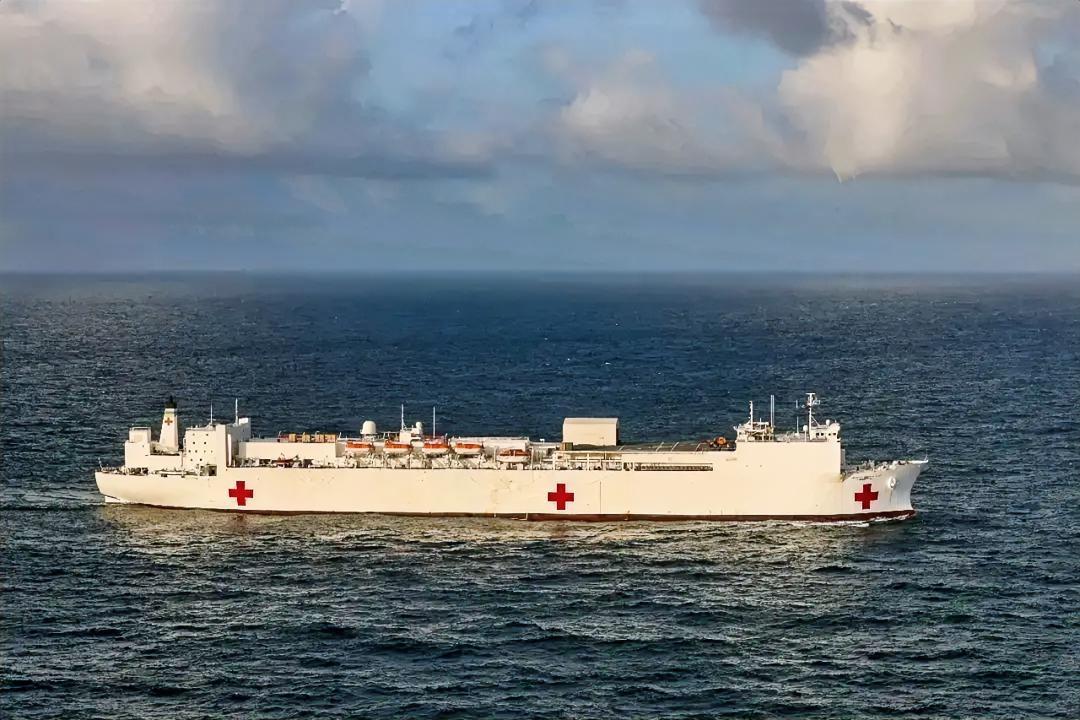 美国的仁慈级医院船是美国海军最大的两艘大型医疗船，分别是“仁慈号”和“舒适号”。