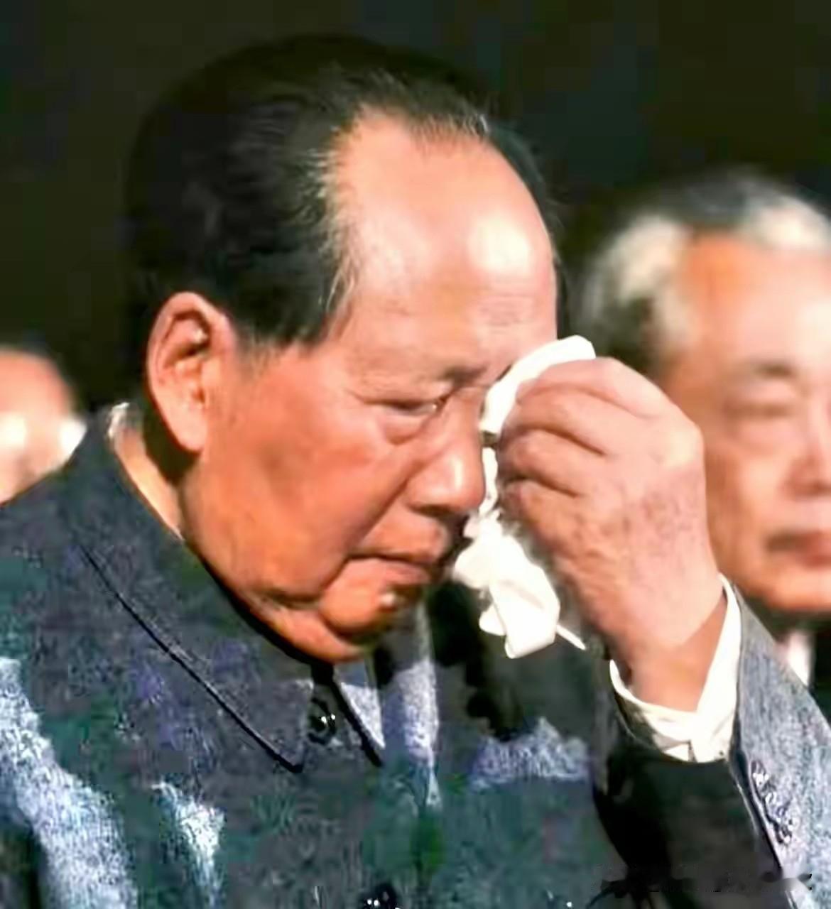 毛主席到底怕什么？毛主席一生什么也没有怕过，到了晚年时却怕了起来！
 
纵观波澜
