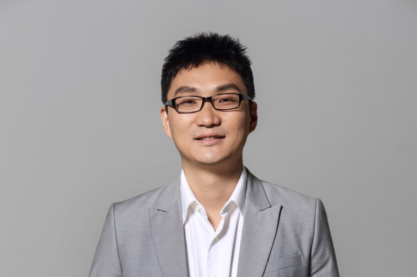 黄老板不想当首富。黄峥想要撕掉的是消费降级最大获益者的标签！所以自己唱空自己，劝